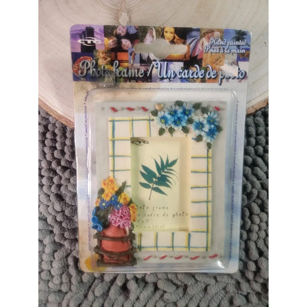 CTG Hand-painted Resin Photo Frame Vintage‎ 2 x 3 Inch Floral Design~NEW